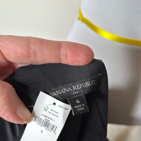 Banana Republic Factory Black Flutter Sleeve Pleated Midi Dress - Picture 4 of 9